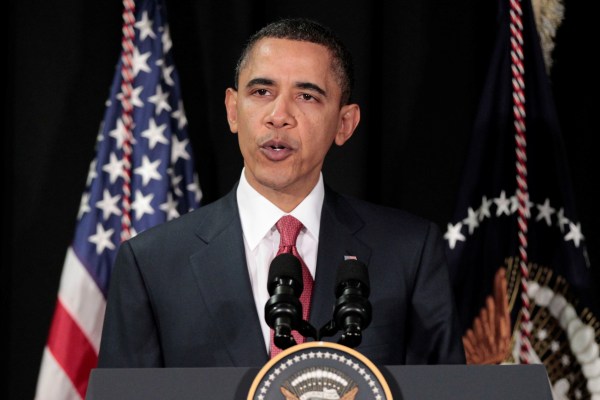Barack Obama musel sdílet obrazovku s univerzitním basketbalem.