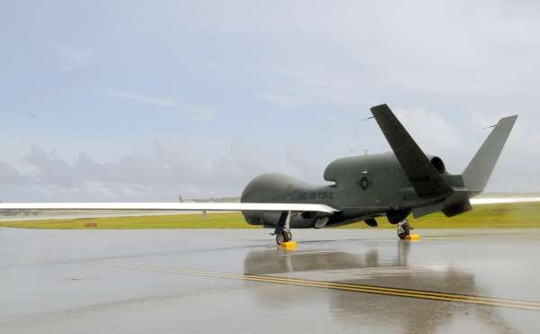 Global Hawk - největší bezpilotní letoun USA.
