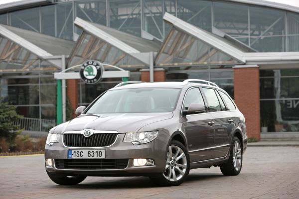 Místopředsedové Senátu budou mít k dispozici limuzíny Škoda Superb 3.6.