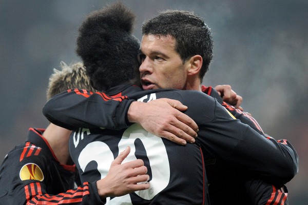 Ballack urážel fanoušky soupeře. Ballack urážel fanoušky soupeře.