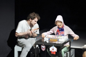 Jakub Tvrdík a Pavlína Štorková jako autisté.