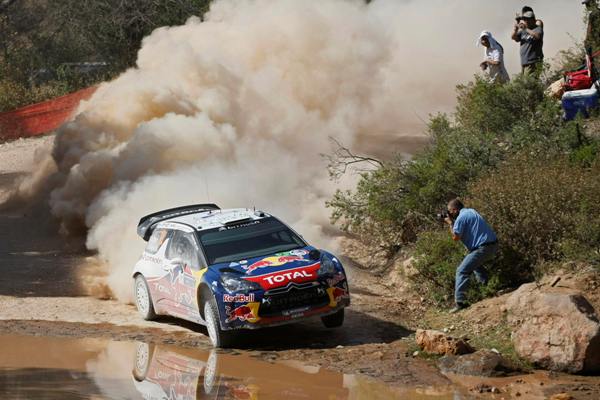 Senastian Ogier míří za třetím vítězstvím.