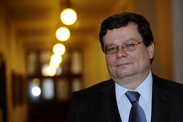 Osud Alexandra Vondry leží v rukách ODS. Zůstane v čele ministerstva obrany?