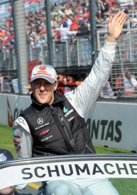 Michael Schumacher je i přes špatné výkony stále nesmírně populární.