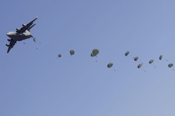 NATO převezme velení nad vojenskými operacemi v Libyi.
