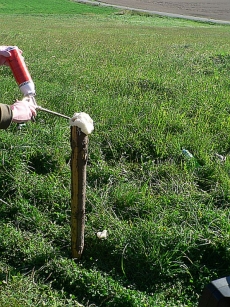 Instalace pachových sloupků.
