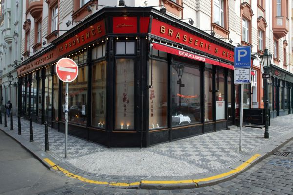 Francouzská restaurace La Provence zkrachovala. 