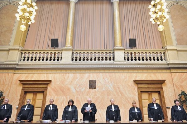 Ústavní soud svým verdiktem může pořádně zatřást pražskou politickou scénou.