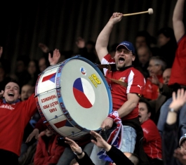 V Budějovicích sice bylo vyprodáno, ale tribuny většinu zápasu mlčely.