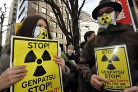 Aktivisté mají žně. Kromě Japonska se uskutečnily demonstrace proti jádru i jinde ve světě.