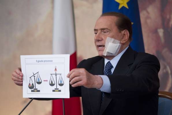 Berlusconi považuje, jak jinak, soud kvůli Ruby a spol. za spiknutí a nespravedlnost. 