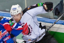 Martin Škoula v dresu Omsku.