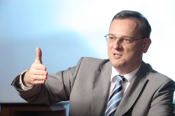Petr Nečas se snaží zbavit pověsti slabého premiéra. Petr Nečas se snaží zbavit pověsti slabého premiéra.