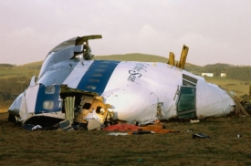 Trosky letu Pan Am 103 u Lockerbie.