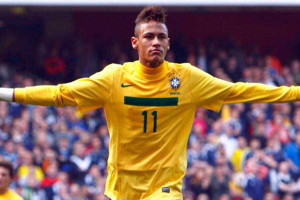 Neymar se raduje z gólu proti Skotsku.
