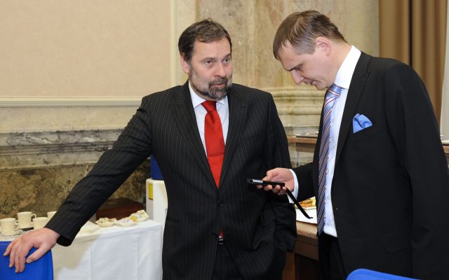 O tom, kdo povede Věci veřejné, rozhodnou registrovaní příznivci strany.