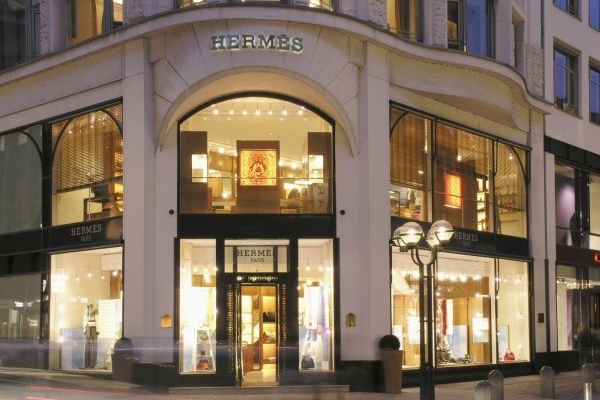 Výrobce kabelek Hermés prodá podíl v Jean-Paul Gaultier. Výrobce kabelek Hermés prodá podíl v Jean-Paul Gaultier.