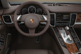 Interiér vozu Panamera Turbo.