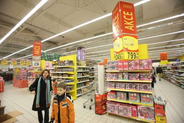 Prodejna řetězce Tesco na pražském Smíchově.