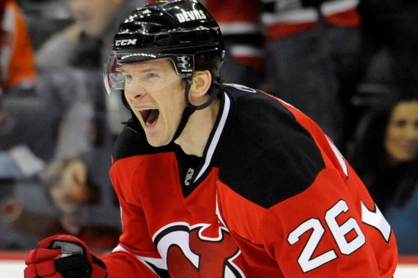 Patrik Eliáš se raduje z gólu do sítě Philadelphie.