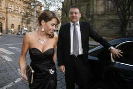 Pavlína Danková přijíždí s novým partnerem na předávání cen Týtý.