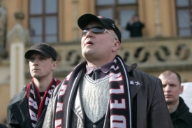 V půlce března se ve městě střetli extremisté a jejich odpůrci.