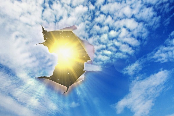 Ozonová díra je metaforické označení skutečného stavu. Nejde o díru v pravém slova smyslu, pouze o snížení koncentrace ozonu ve stratosféře.