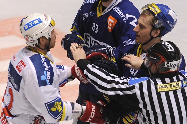 František Kaberle (vlevo) v letošním play-off.