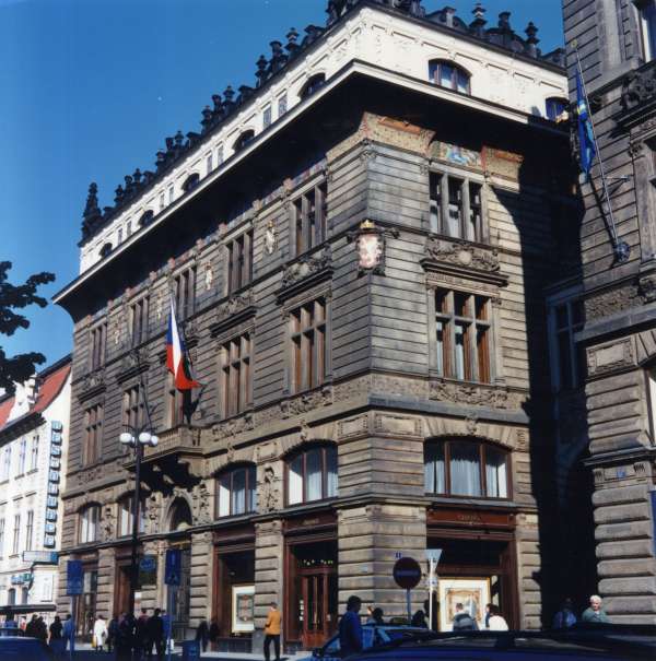 Sídlo UniCredit Bank v pražské ulici Na Příkopě. Sídlo UniCredit Bank v pražské ulici Na Příkopě.