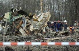Piloti se 10. dubna 2010 pokoušeli na smolenském letišti, za normálních okolností nepoužívaném, přistát, i když nad ním ležela hustá mlha.