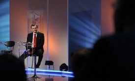 Půjčoval bez papírů poslancům. Teď říká: Byl to nůž do zad.