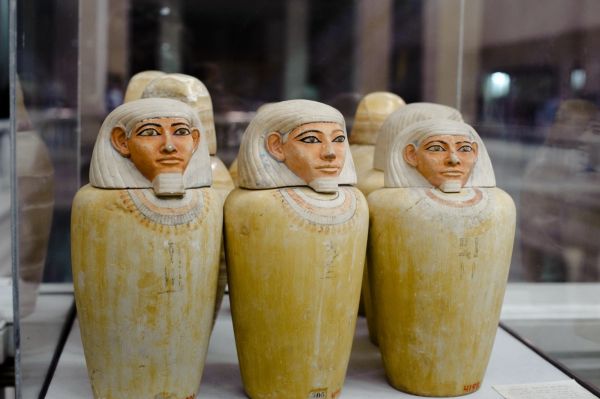 Během protivládních nepokojů bylo ukradeno na tisíc archeologických artefaktů (ilustrační foto). 