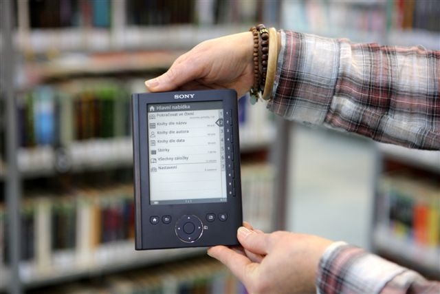Knihy v elektronické podobě čte stále víc Čechů.