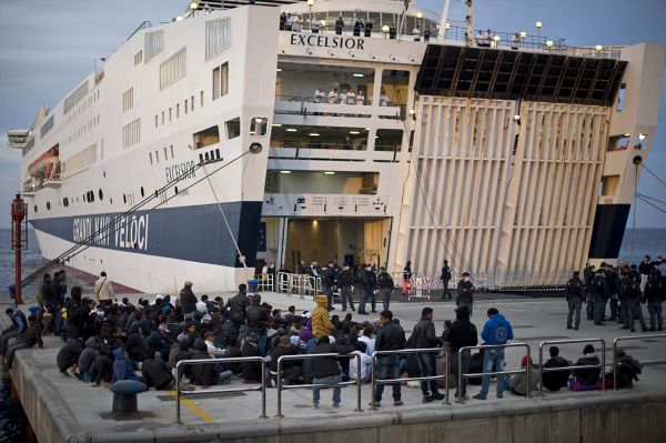 Italský ostrov Lampedusa je nejbližší branou na cestě Afričanů do EU. Italský ostrov Lampedusa je nejbližší branou na cestě Afričanů do EU.