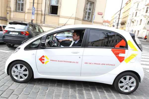 V rámci projektu Praha elektromobilní chce pražská radnice vyzkoušet a nakoupit elektromobily a podpořit výstavbu nabíjecích stanic.