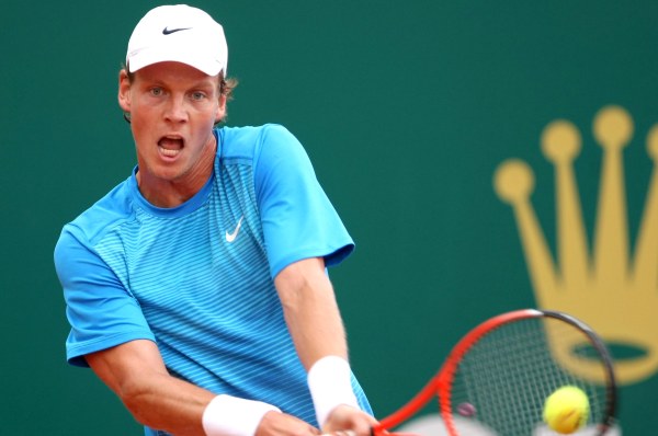 Tomáš Berdych zaznamenal první letošní vítězství na antukovém povrchu. Tomáš Berdych zaznamenal první letošní vítězství na antukovém povrchu.