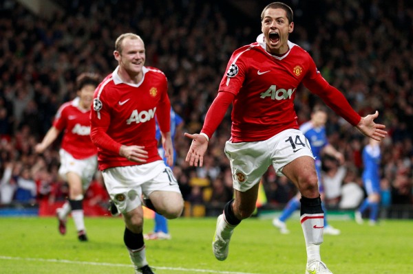 Radost hráčů Manchesteru United ze vstřelení gólu do sítě Chelsea.