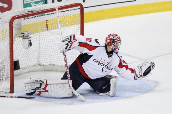 Michal Neuvirth bude o Stanley Cup bojovat v dresu Washingtonu. Michal Neuvirth bude o Stanley Cup bojovat v dresu Washingtonu.