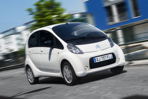 Jedním z prvnmích elektromobilů na trhu je Citroën C-Zero. Jedním z prvnmích elektromobilů na trhu je Citroën C-Zero.