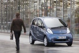 I značka Peugeot má svůj elektromobil. Je jím iOn.