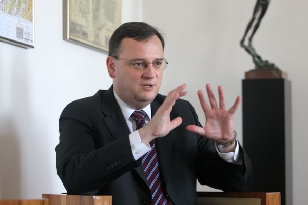 Premiér Petr Nečas popírá spolupráci ODS na puči VV.