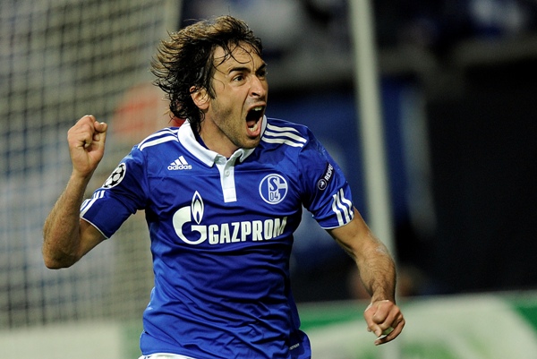 Útočník Schalke Raúl.