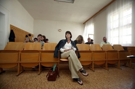 Marcela Urbanová u soudu v době, kdy se řešil úplatek na radnici.