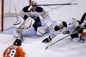Gólman Buffala Ryan Miller vychytal všechny pokusy Philadelphie.