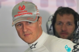 Michael Schumacher má stále o čem přemýšlet.