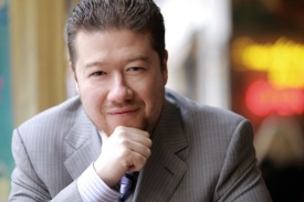 Podnikatel Tomio Okamura.