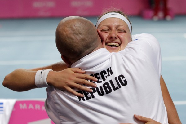 Skvělá Kvitová otočila zápas, Češky vedou 2:1. Skvělá Kvitová otočila zápas, Češky vedou 2:1.