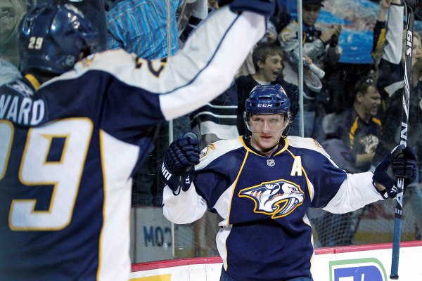 Martin Erat (vpravo) pomohl Nashvillu k výhře.