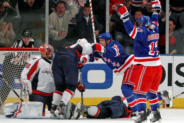 Neuznaný gól newyorské Rangers nepoložil, tým z Manhattanu nakonec zápas vyhrál.