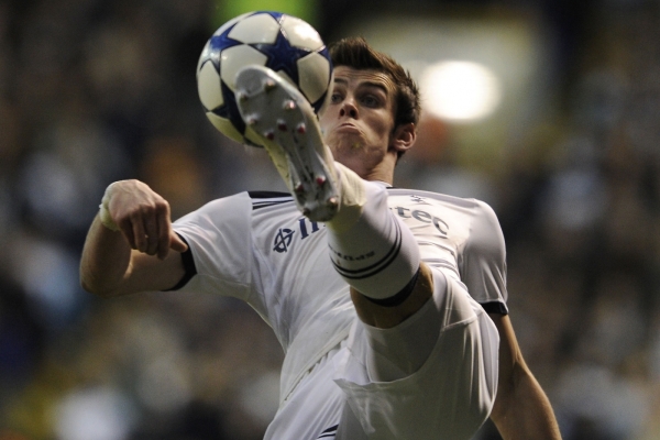Záložník Tottenhamu Gareth Bale byl v Anglii vyhlášen nejlepším fotbalistou. Záložník Tottenhamu Gareth Bale byl v Anglii vyhlášen nejlepším fotbalistou.